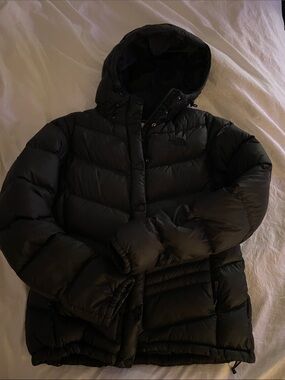 The North Face Women Black Hooded Puffer Jacket -smaller for a large